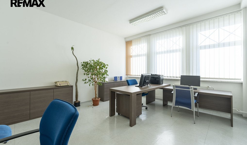 Prodej kanceláře 81 m², Vsetín – náhled fotky 2