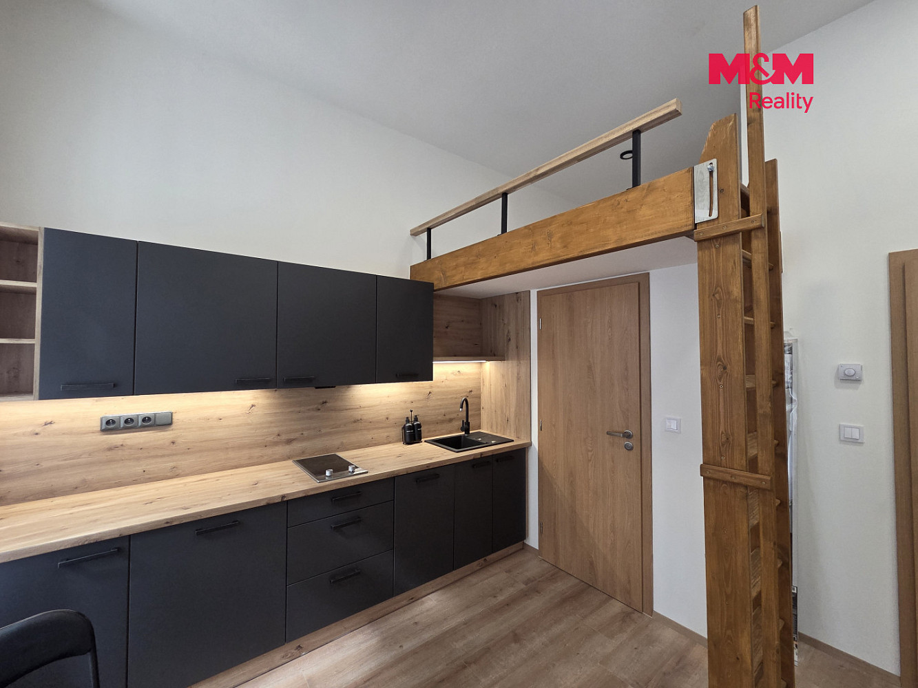 Prodej bytu 1+kk 18 m² — photo 3