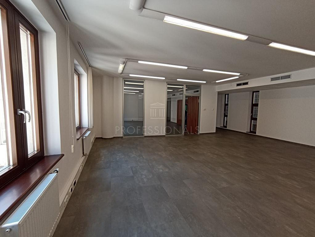 Pronájem kanceláře 186 m² – fotografie 3