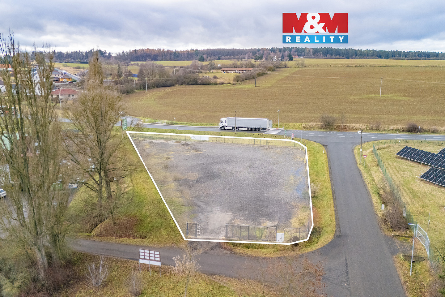 Prodej komerčního pozemku 2 449 m²