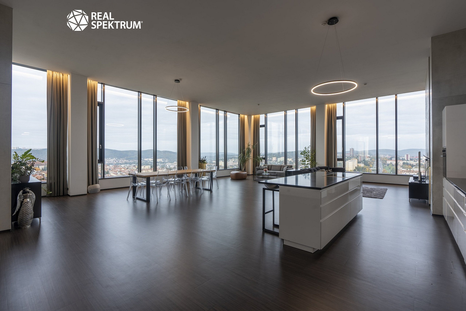 Pronájem kanceláře 280 m²