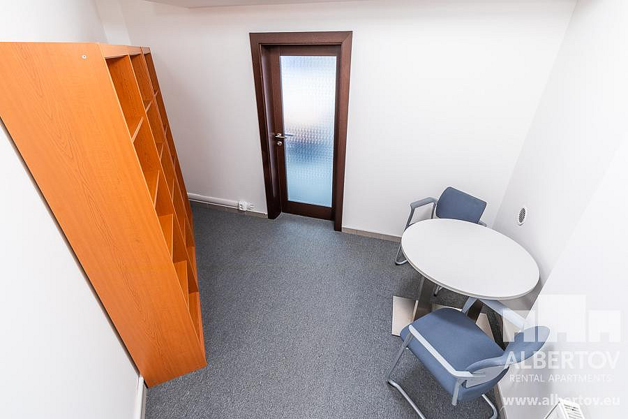 Pronájem kanceláře 35 m² – fotografie 3