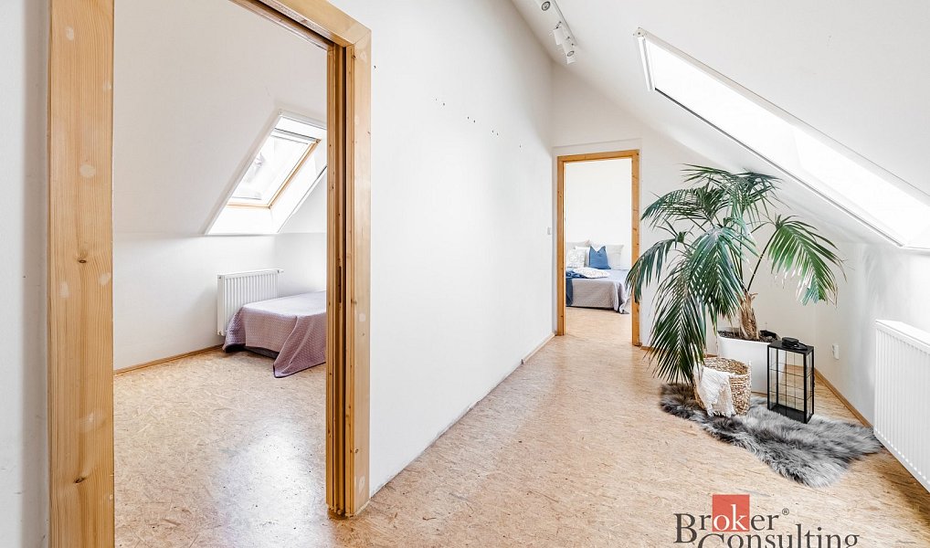 Prodej domu 207 m² s pozemkem 1 124 m², Babice – náhled fotky 9