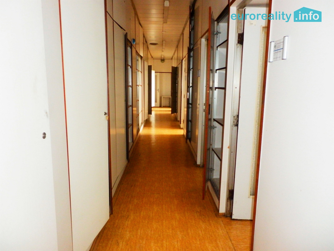 Pronájem obchodních prostor 735 m² – pohled 4