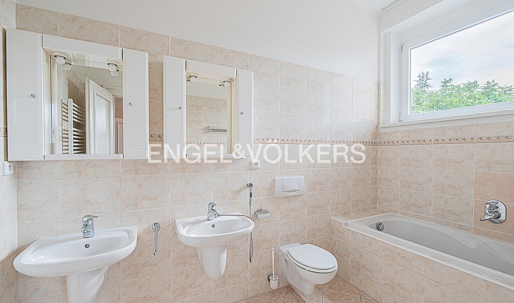 Pronájem bytu 4+1 149 m², Praha – náhled fotky 10