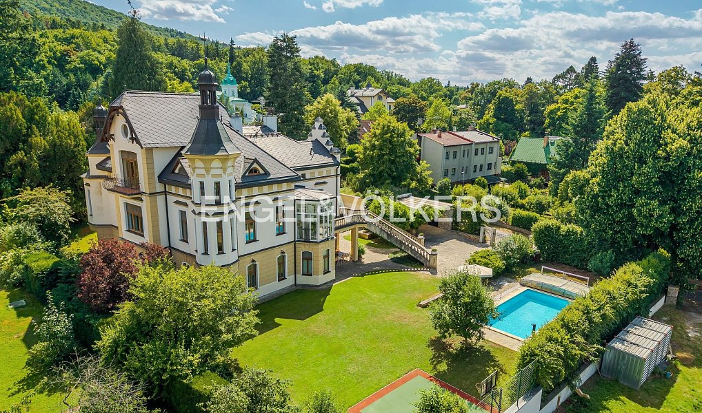 Prodej domu 581 m² s pozemkem 2 105 m², Dobřichovice – fotka 1 z 13