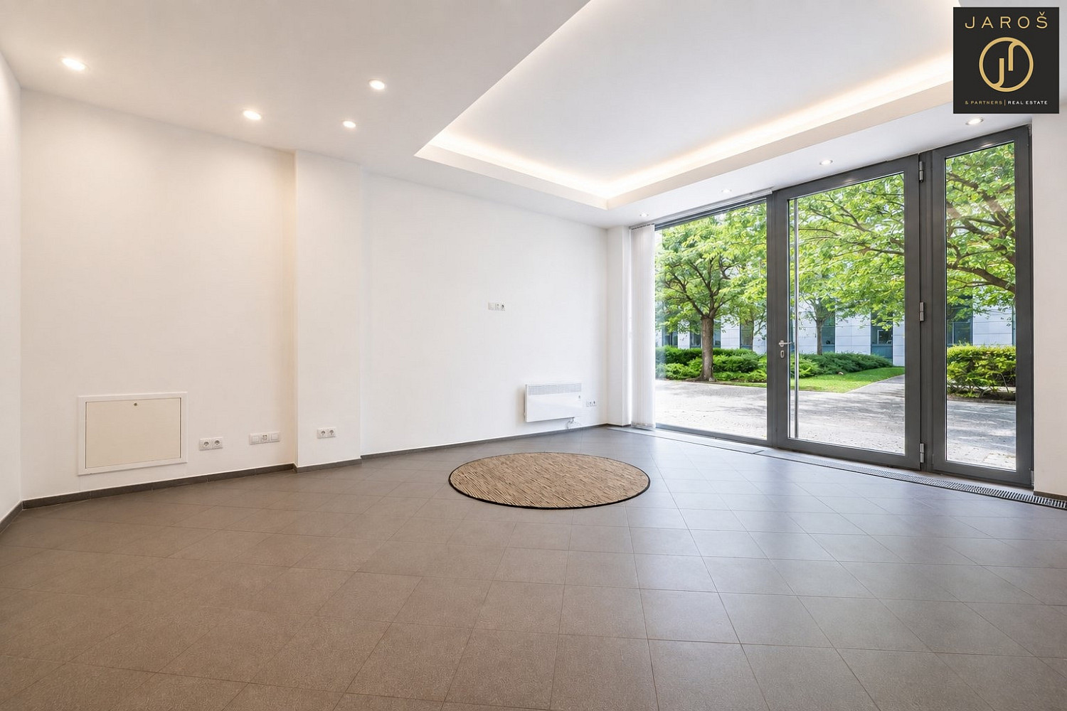 Pronájem kanceláře 37 m² – fotografie 2