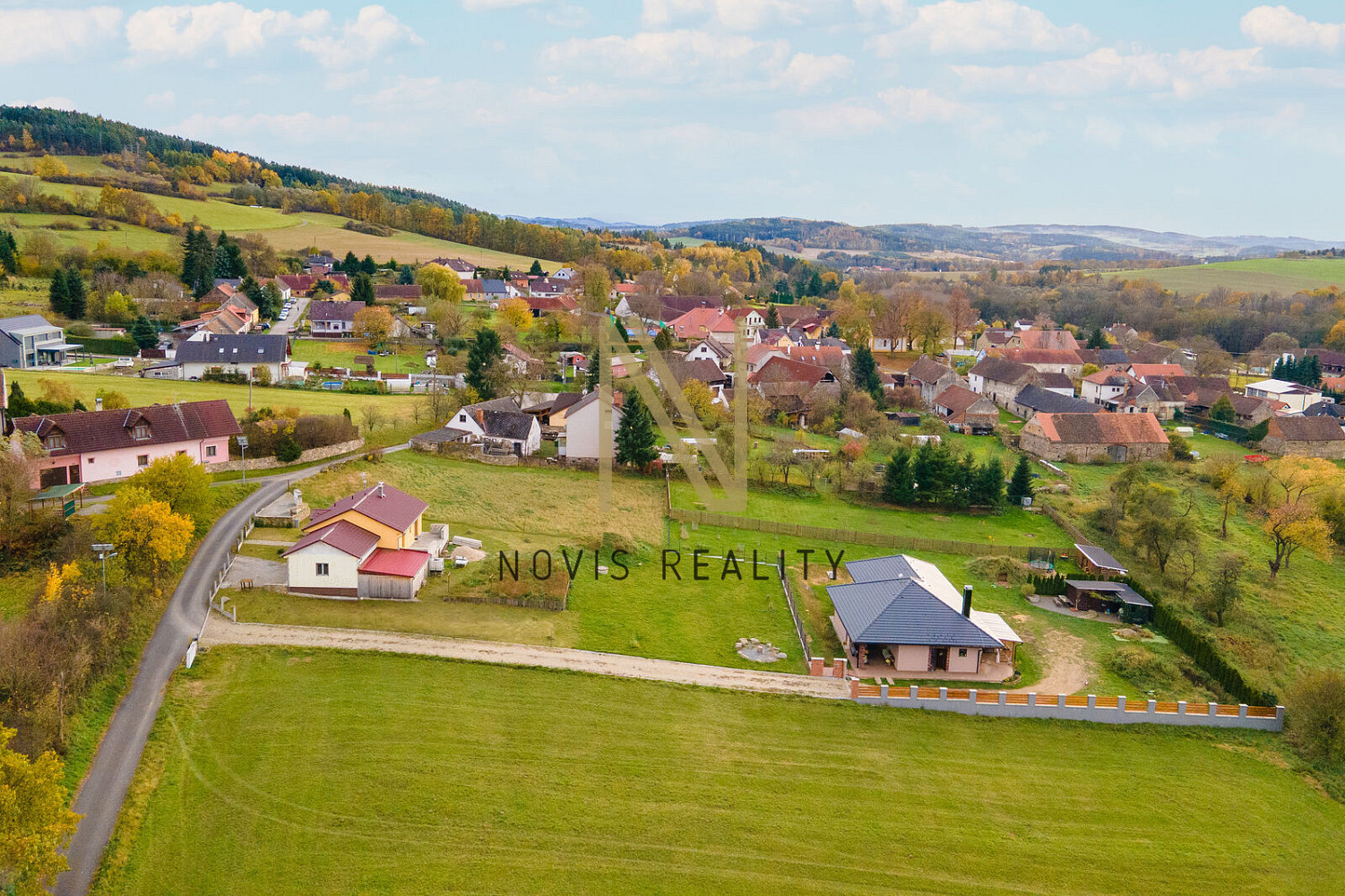 Prodej stavebního pozemku 698 m² – fotografie 4