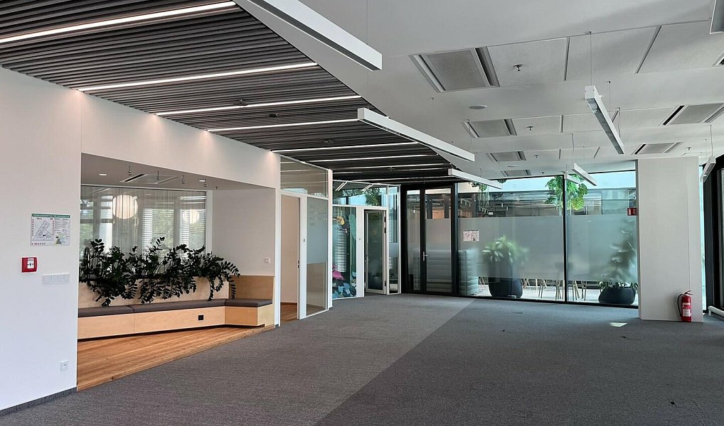 Pronájem kanceláře 690 m², Praha – náhled fotky 3