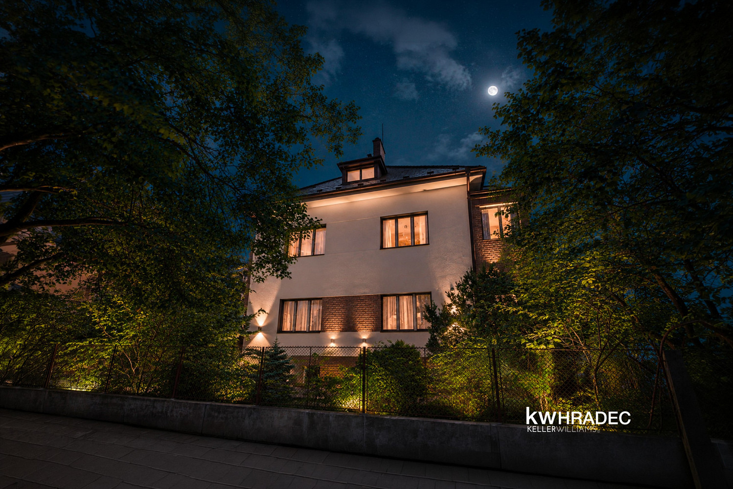 Prodej domu 370 m² s pozemkem 820 m²
