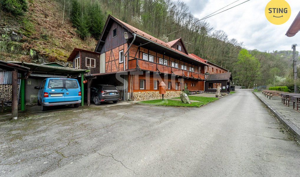 Prodej ubytovacího objektu 813 m², Spálov – náhled fotky 8