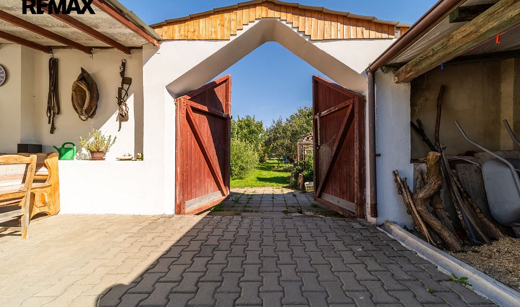 Prodej domu 280 m² s pozemkem 1 208 m², Vémyslice – náhled fotky 24
