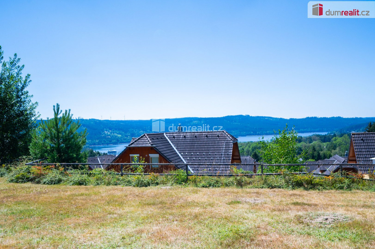 Prodej domu 100 m² s pozemkem 869 m² – fotografie 2