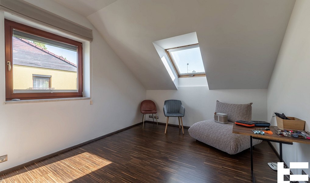 Prodej domu 227 m² s pozemkem 513 m², Zeleneč – náhled fotky 26