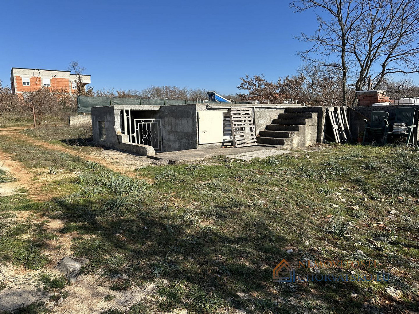Prodej stavebního pozemku 720 m² – pohled 2