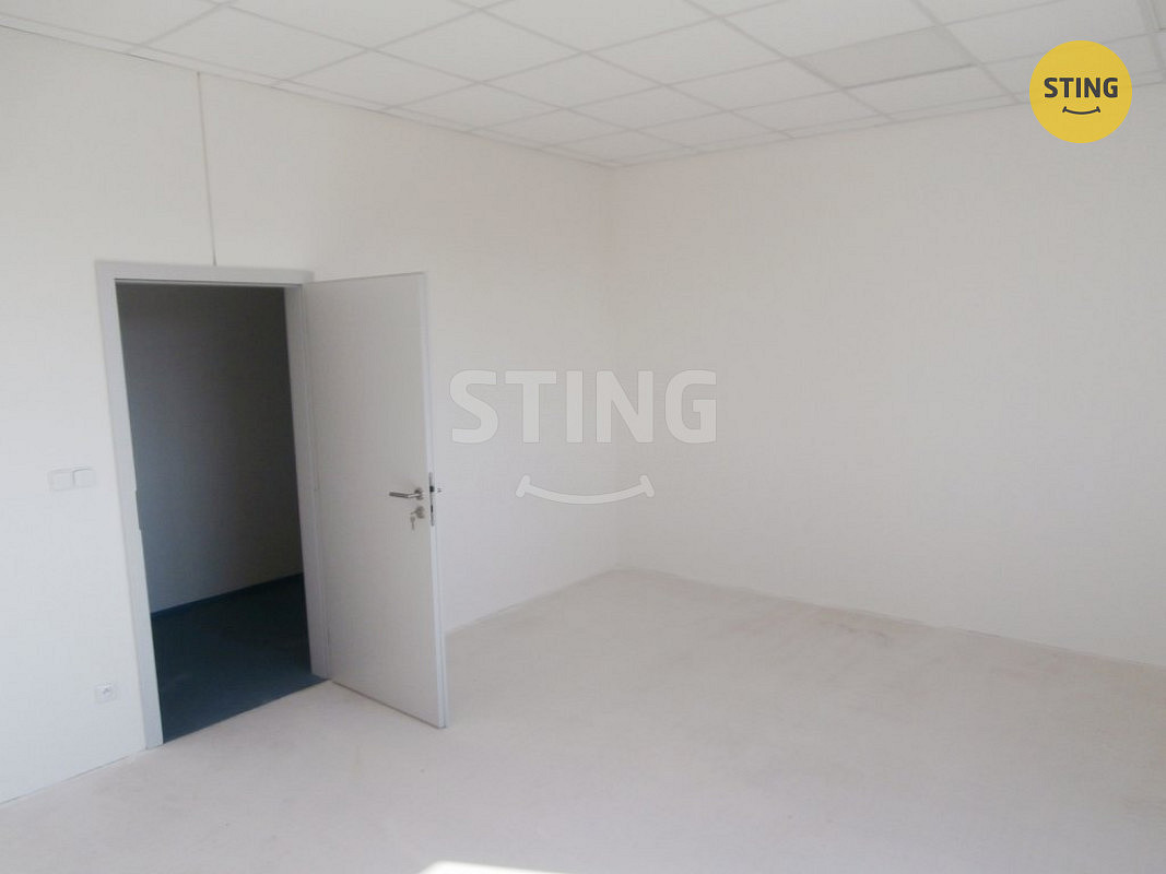 Pronájem kanceláře 504 m² – fotografie 2