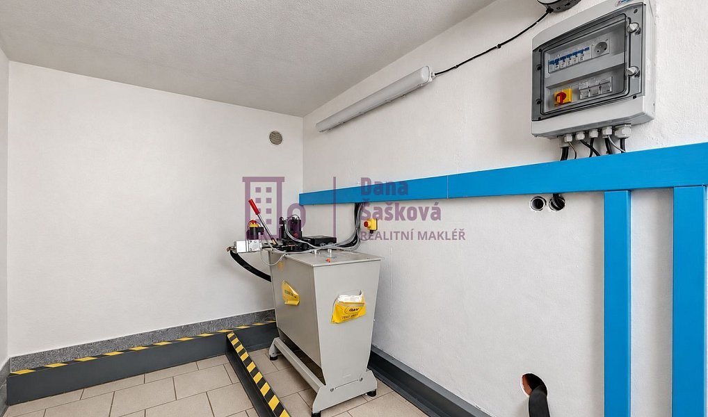 Pronájem obchodních prostor 520 m², Studená – náhled fotky 9