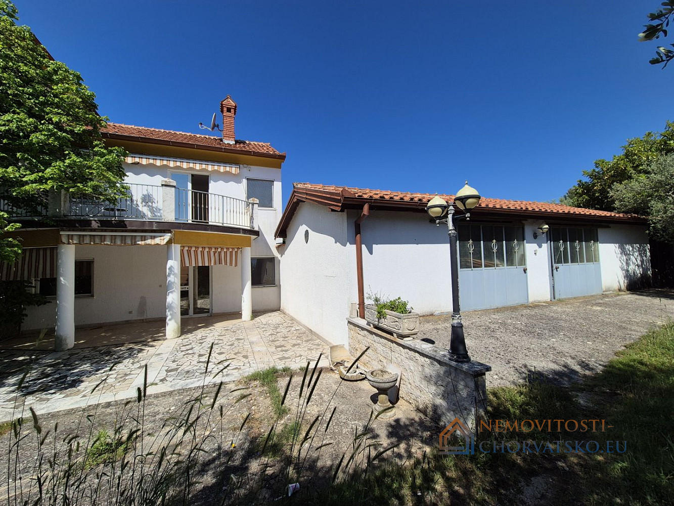 Prodej domu 320 m² s pozemkem 2 600 m² - Aanzicht 4