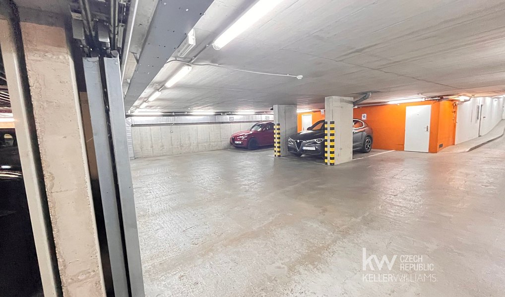 Pronájem garážového stání 11 m2, Praha – náhled fotky 9