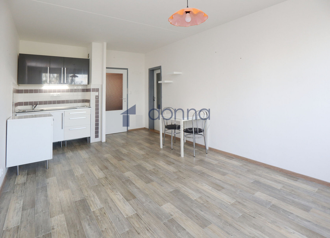 Pronájem bytu 1+kk 30 m² – fotografie 2