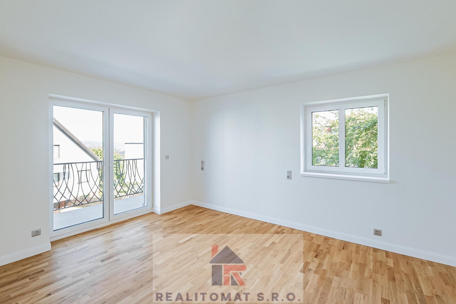 Pronájem bytu 4+kk 343 m² – fotografie 4