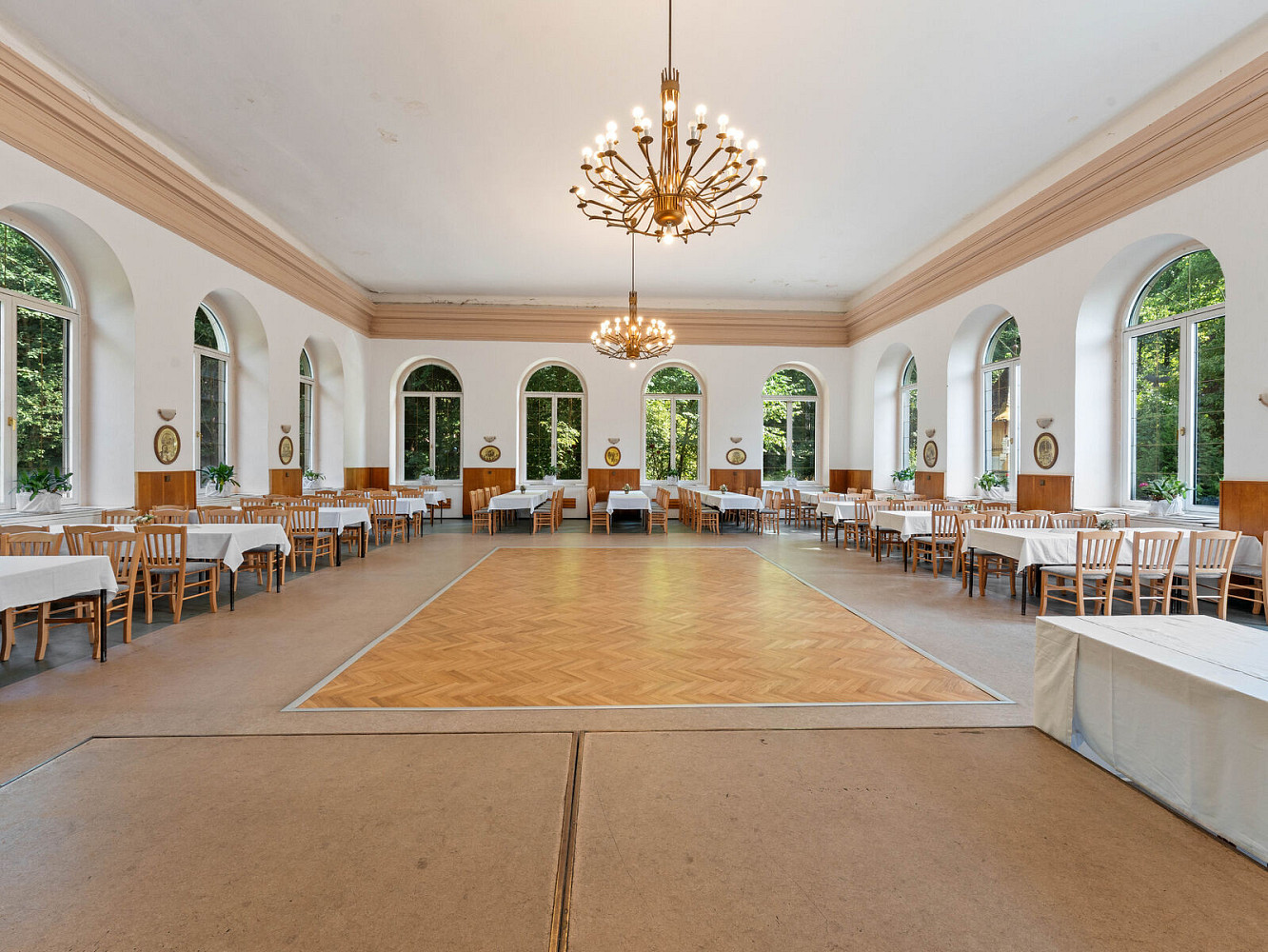 Prodej restaurace 827 m² – fotografie 2
