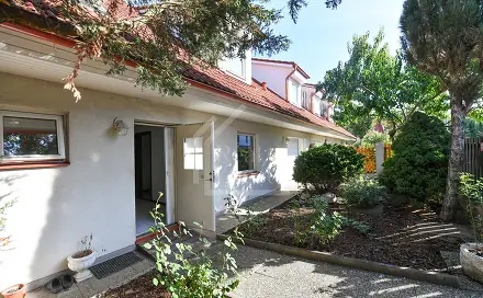 Pronájem domu 230 m² s pozemkem 379 m², Podhořská, Praha 8 - Dolní Chabry