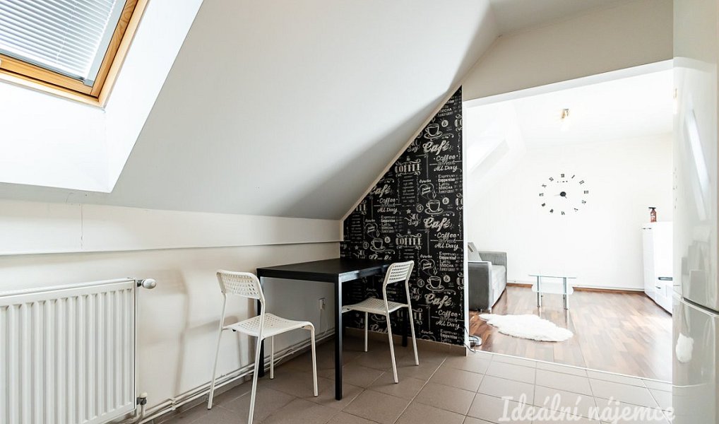 Pronájem bytu 2+kk 50 m², Nupaky – náhled fotky 16