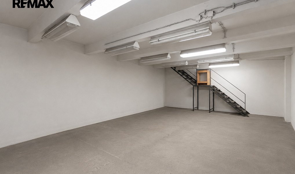 Pronájem skladovacích prostor 140 m², Praha – fotka 1 z 10