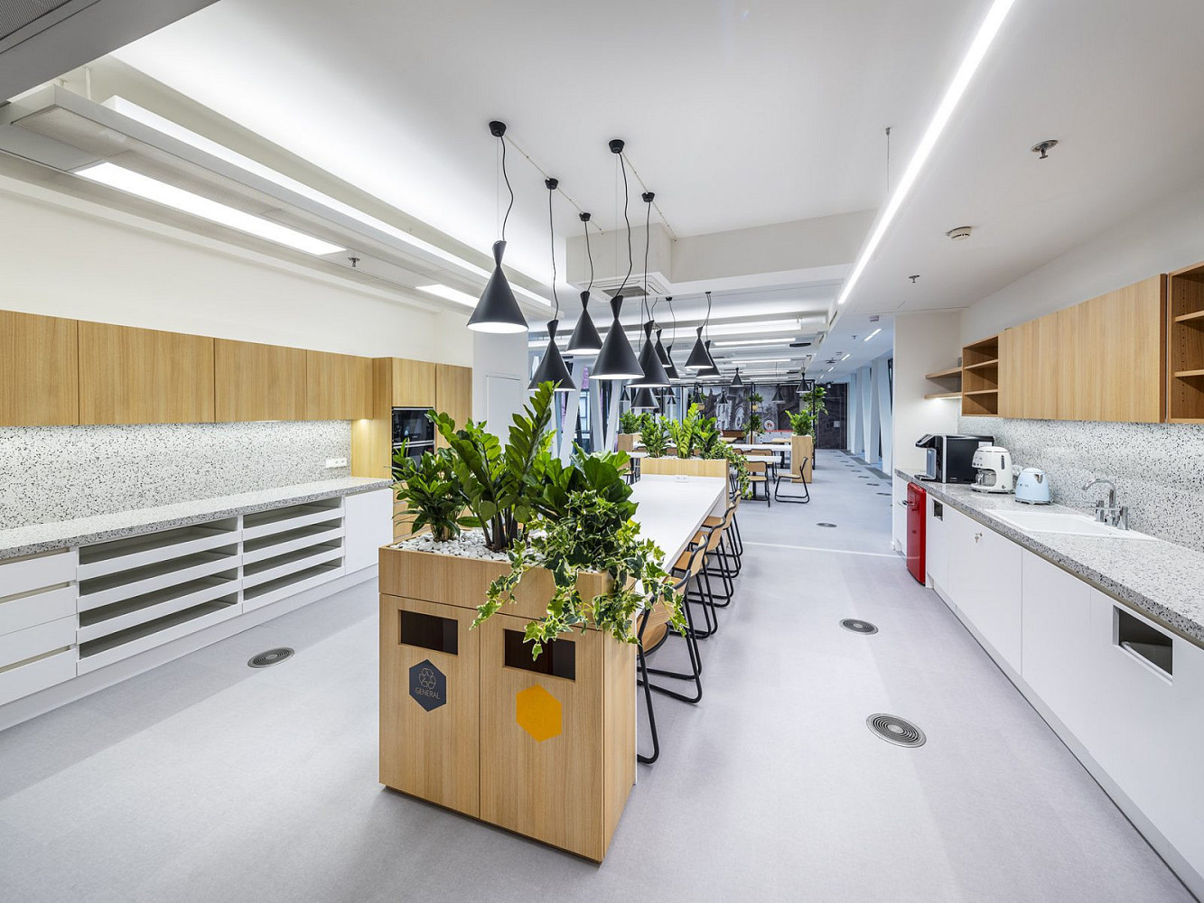 Pronájem kanceláře 700 m² – fotografie 3
