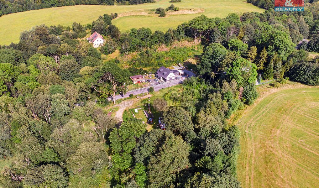 Prodej stavebního pozemku 2 066 m², Dvorce – náhled fotky 4