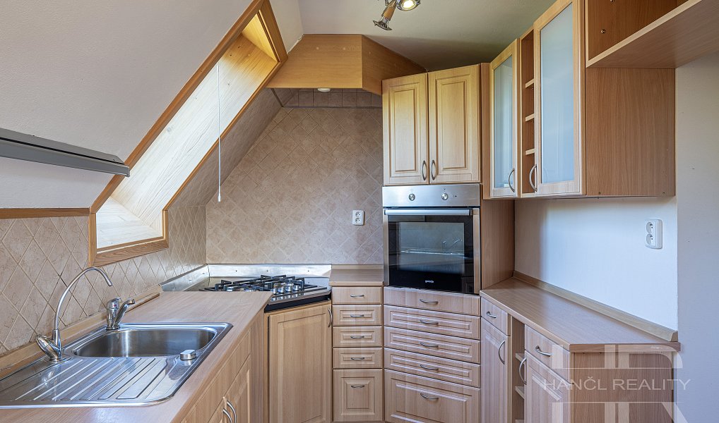 Prodej domu 202 m² s pozemkem 2 142 m², Šternberk – náhled fotky 5