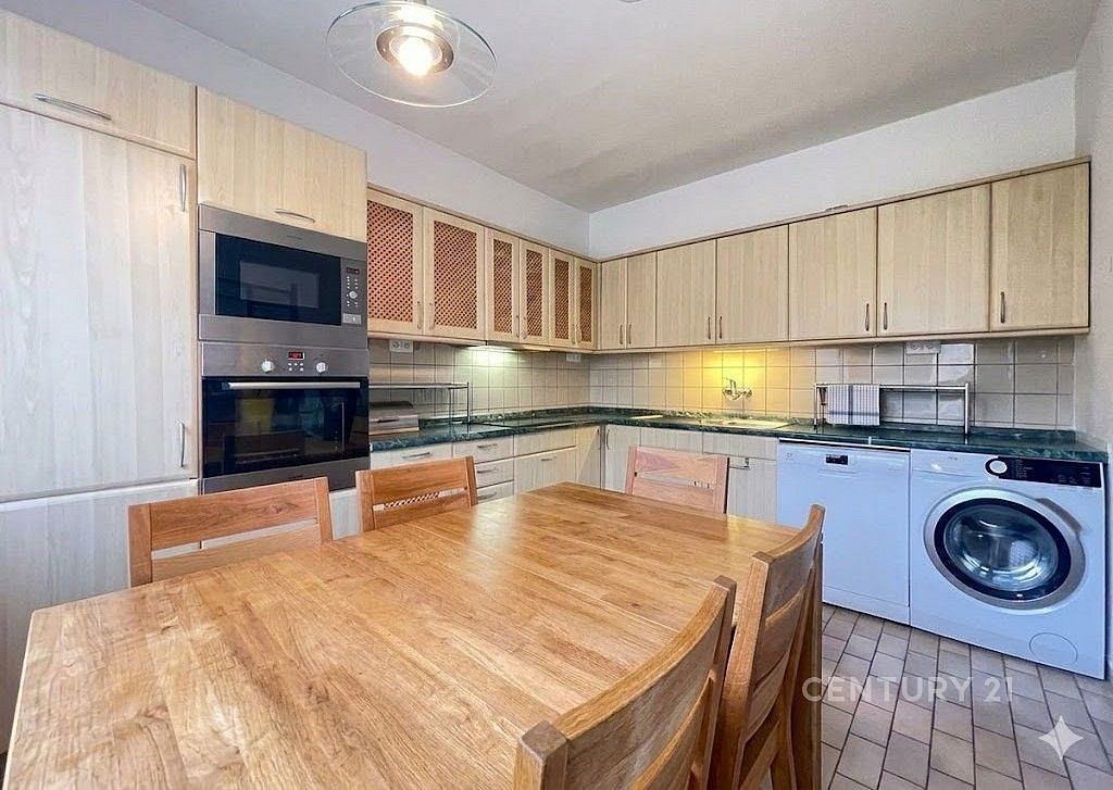 Pronájem bytu 4+kk 83 m²