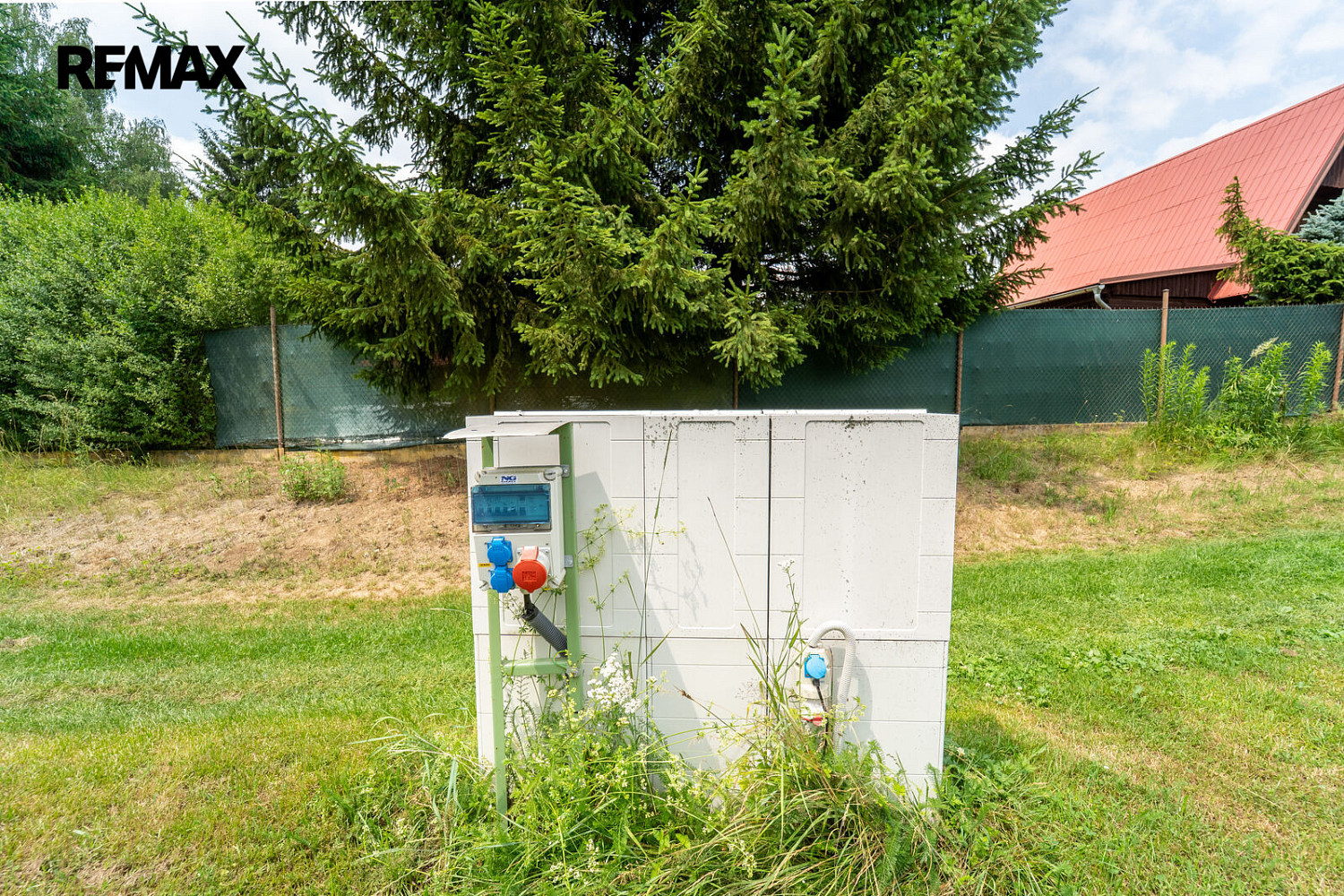 Prodej pozemku 2 100 m² – fotografie 2