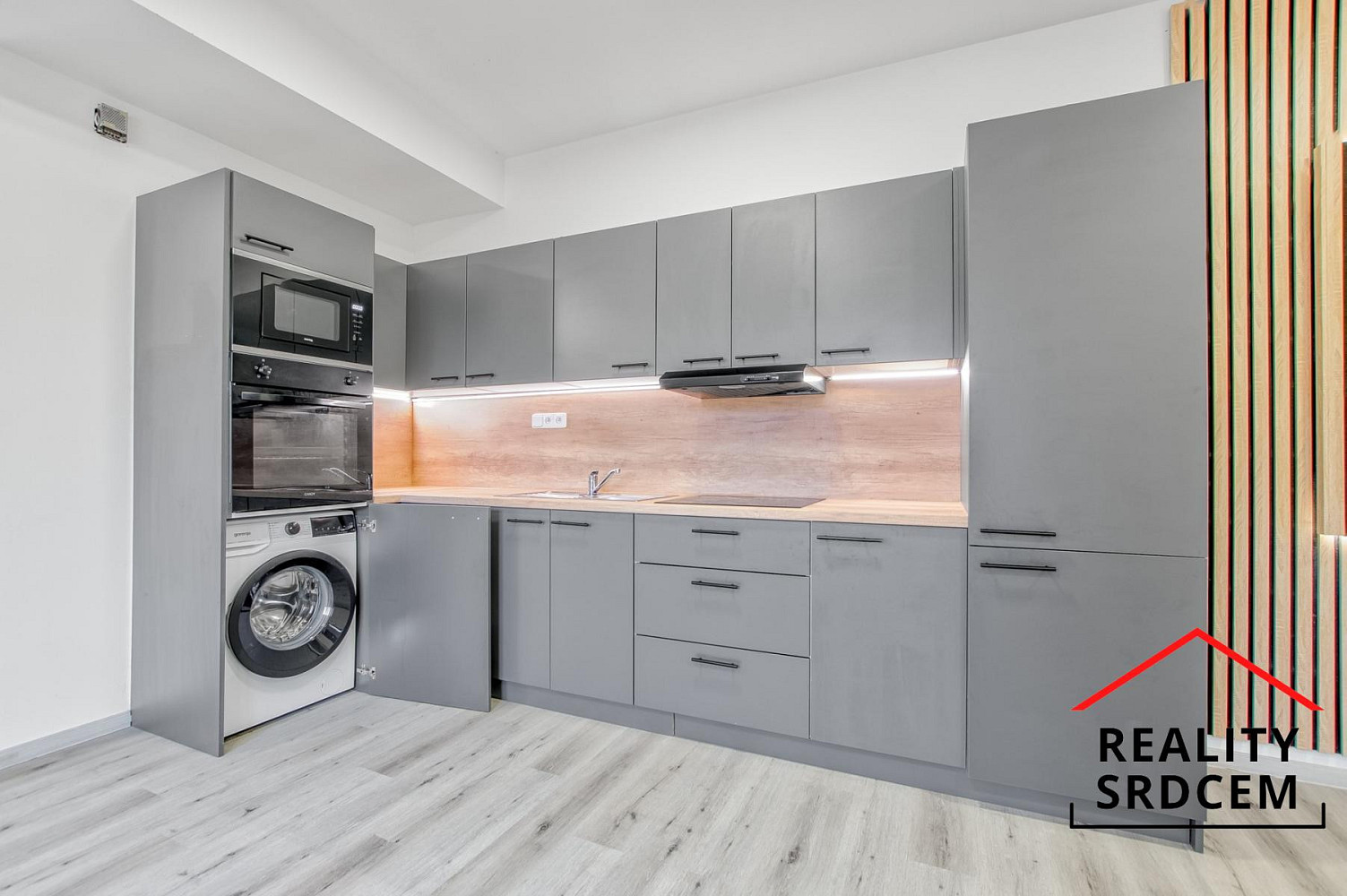 Pronájem bytu 2+kk 65 m² – fotografie 2