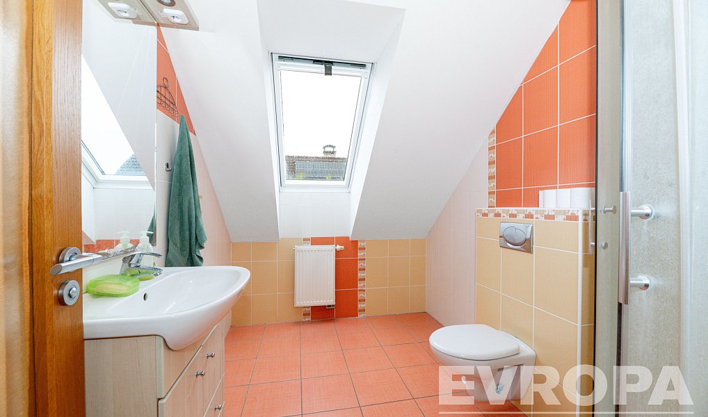 Prodej domu 303 m² s pozemkem 1 464 m², Solnice – náhled fotky 17