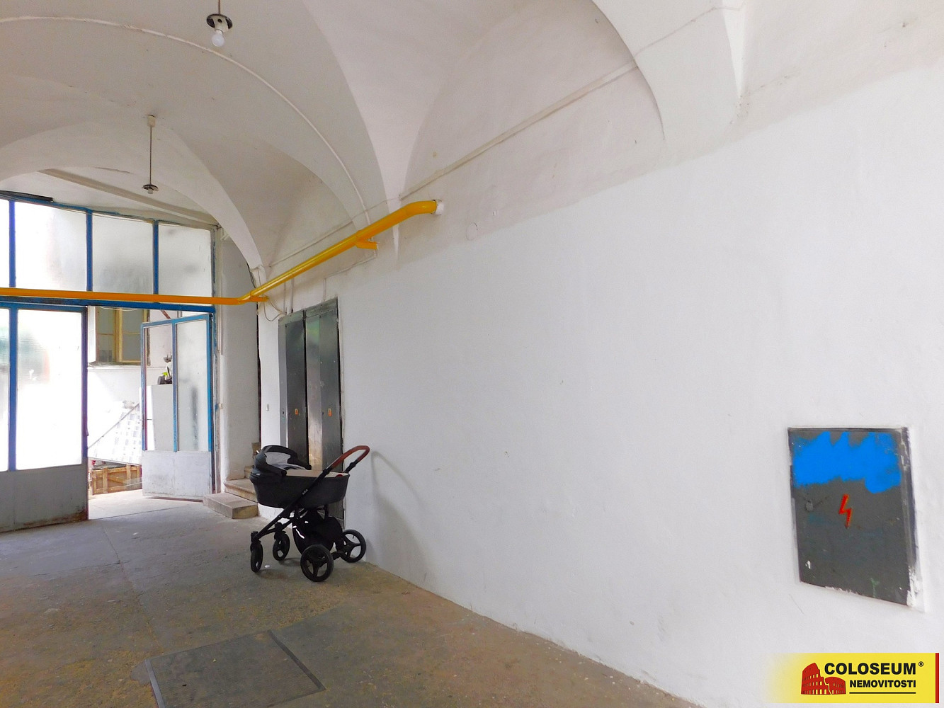 Prodej domu 1 700 m² s pozemkem 990 m² – pohled 3