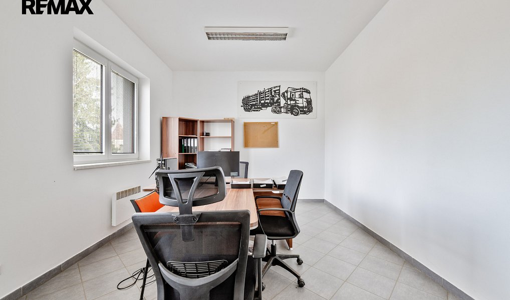Prodej výrobních prostor 2 100 m², Buřenice – náhled fotky 9