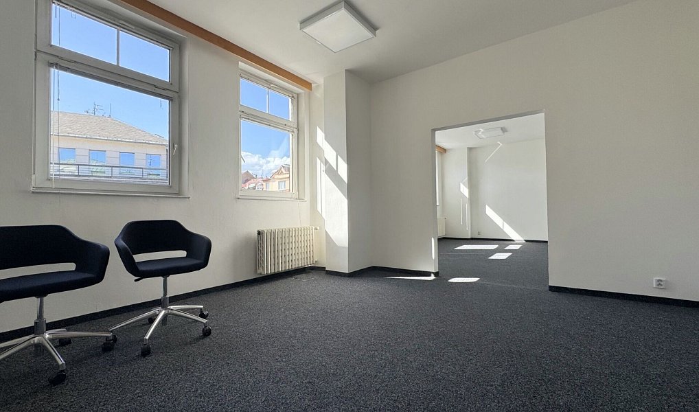 Pronájem kanceláře 49 m², Karlovy Vary – náhled fotky 2