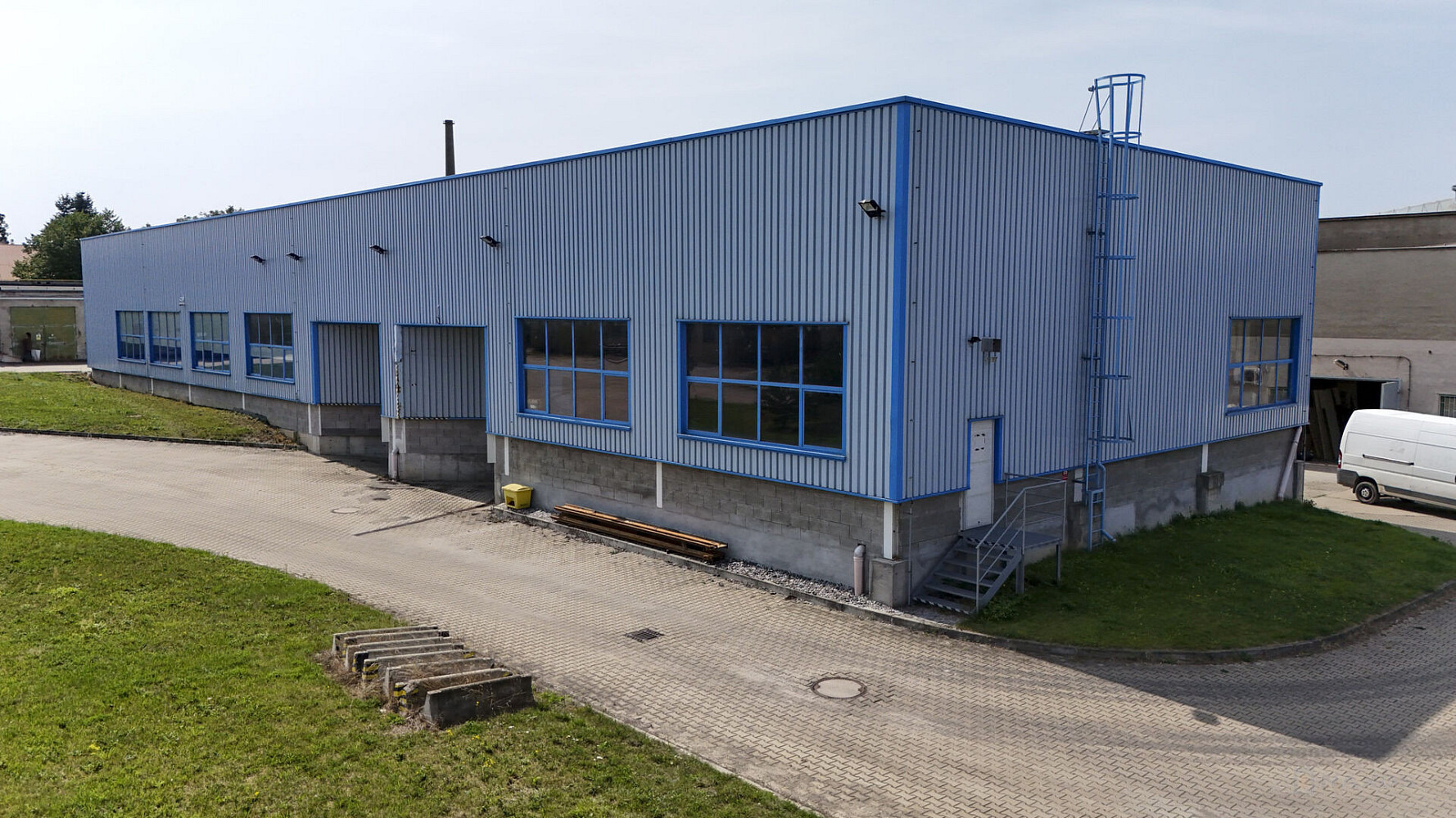 Pronájem skladovacích prostor 1 475 m²