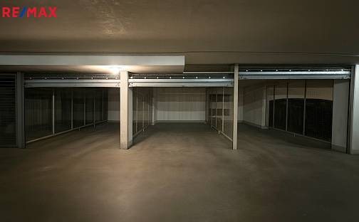 Prodej uzamykatelné garáže 18m2, Zahradníčkova ulice, Praha 5 Košíre, Zahradníčkova, Praha 5 - Košíře