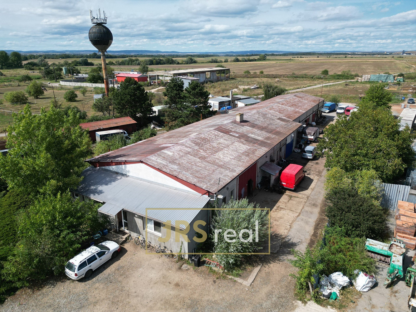 Prodej skladovacích prostor 902 m²