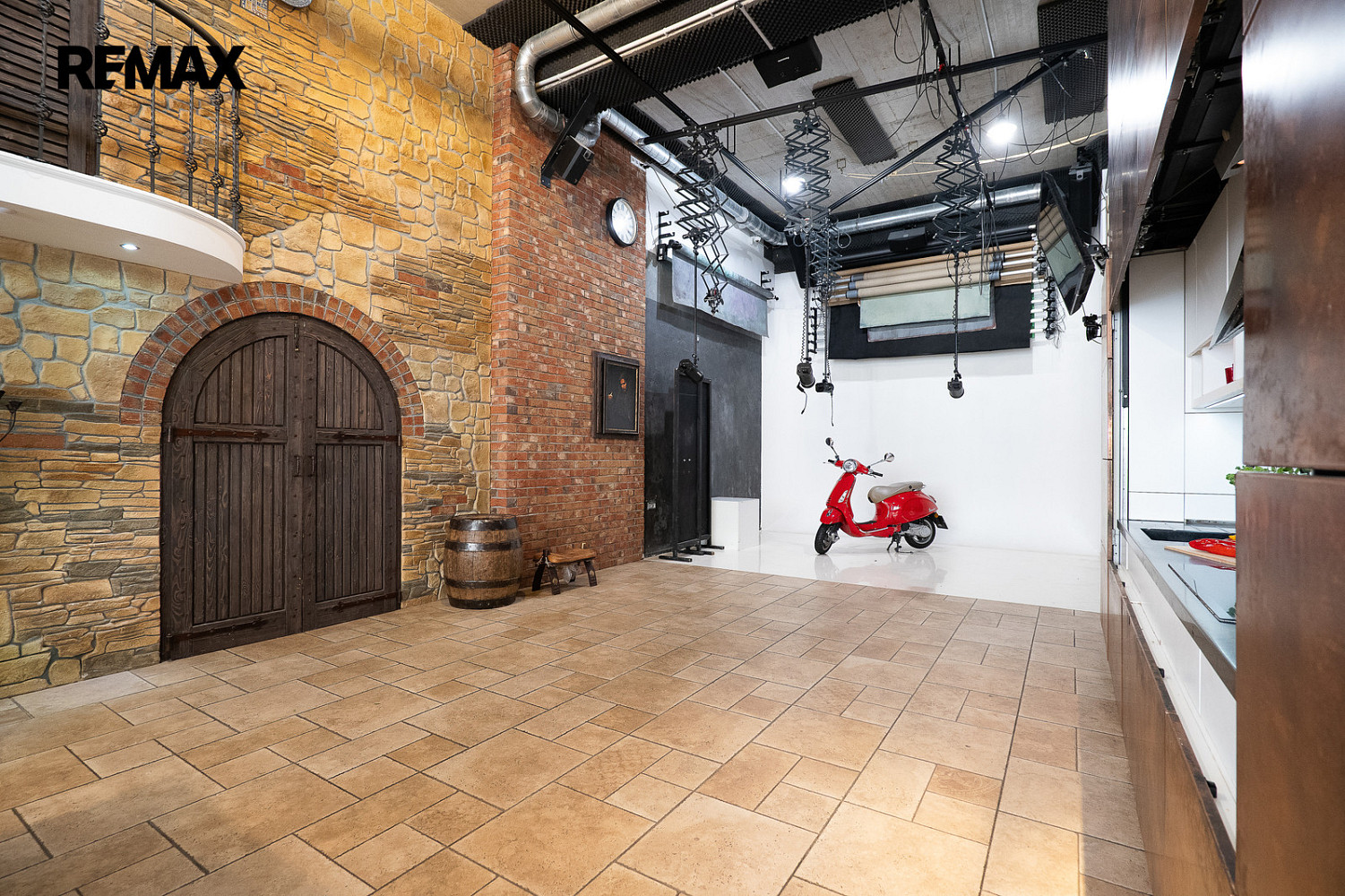 Prodej obchodních prostor 240 m² – pohled 5