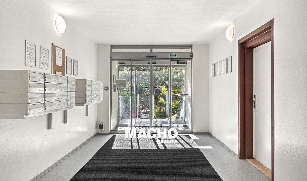 Prodej bytu 3+1 77 m², Praha – náhled fotky 22