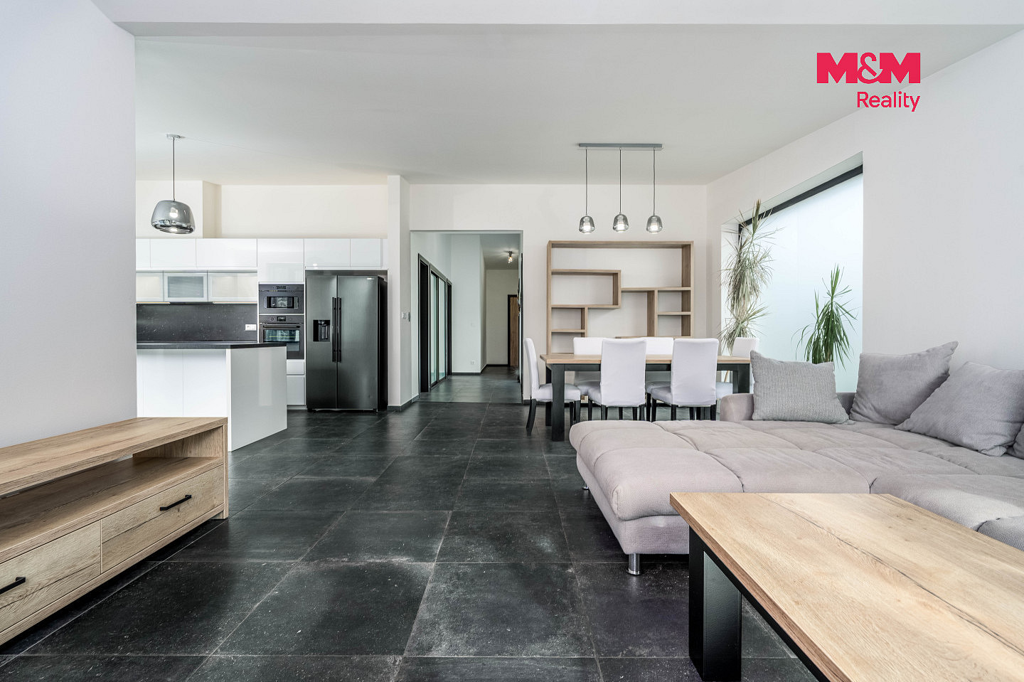 Prodej domu 192 m² s pozemkem 647 m² – fotografie 2