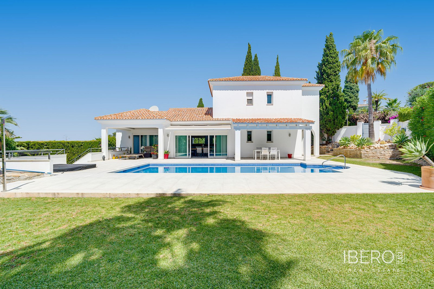 Prodej domu 347 m² s pozemkem 1 380 m²