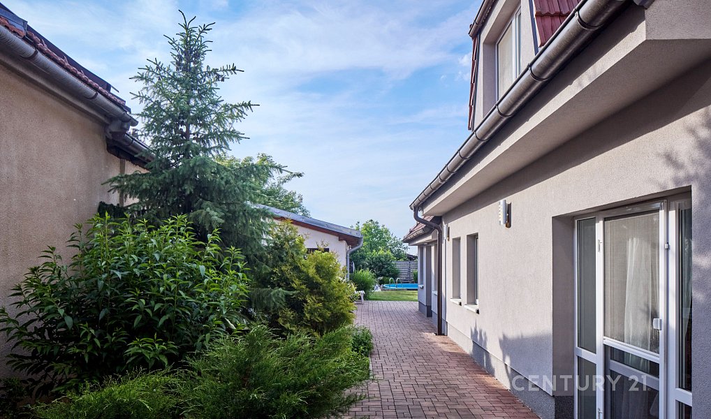 Prodej domu 260 m² s pozemkem 457 m², Ladná – náhled fotky 33