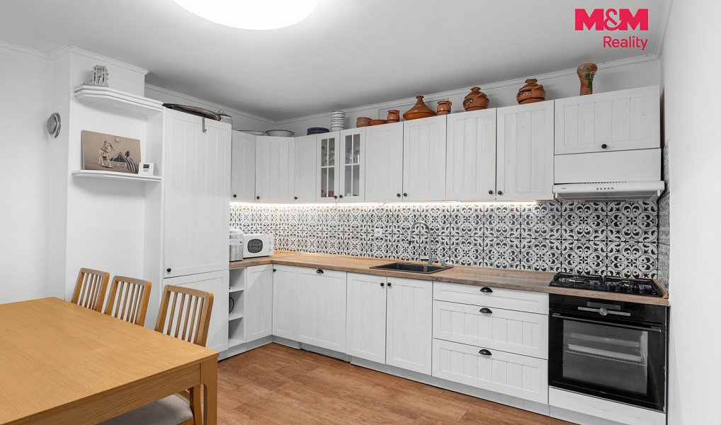 Prodej domu 288 m² s pozemkem 584 m², Peruc – náhled fotky 2