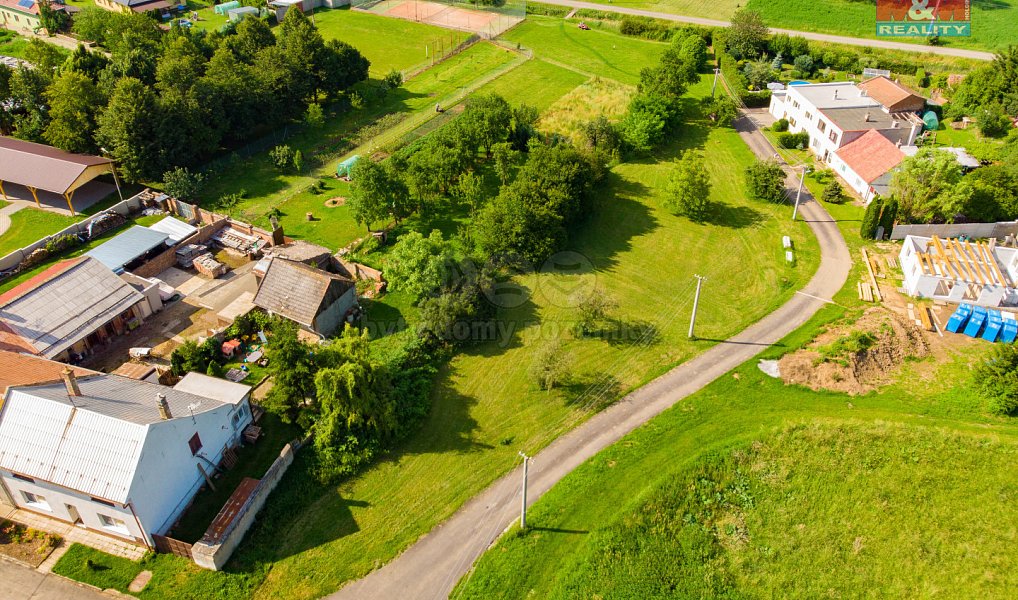 Prodej stavebního pozemku 1 021 m², Uhřice – náhled fotky 2