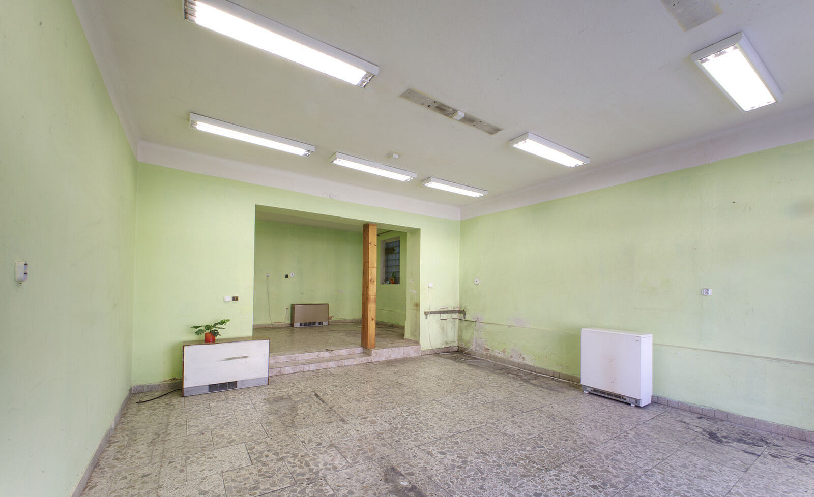 Pronájem obchodních prostor 54 m² – fotografie 2